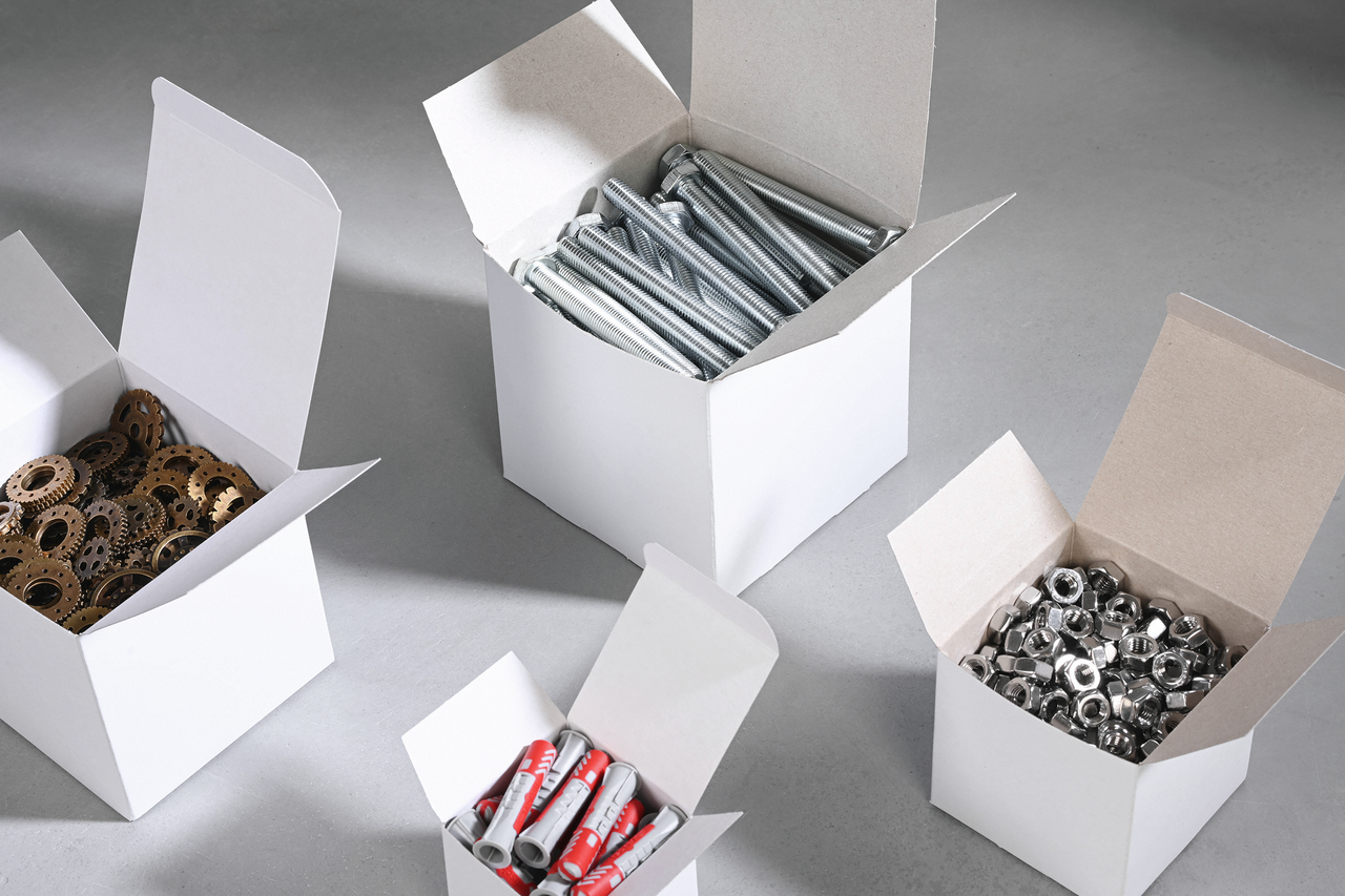 Die Verpackung wird flach angeliefert und spart dadurch Platz.