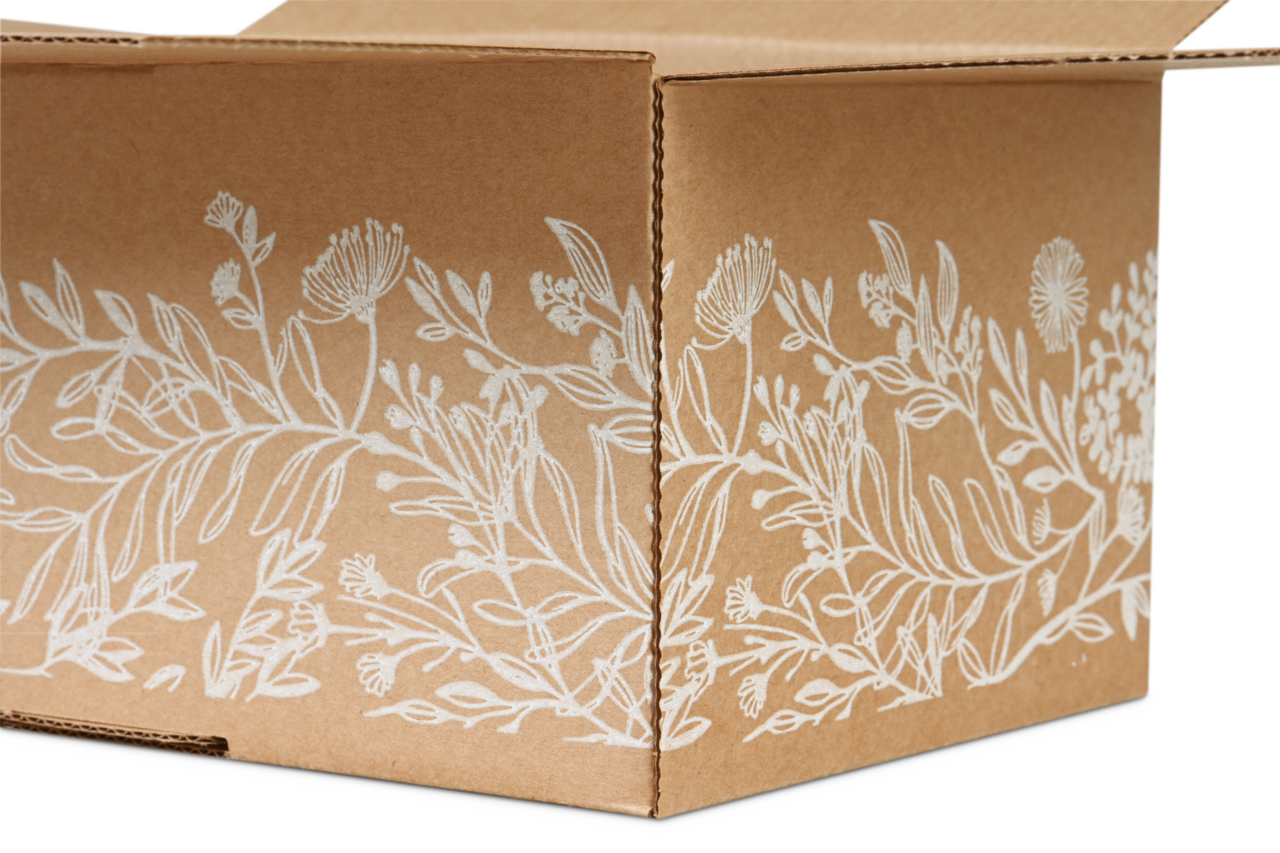 natürlicher, weißer Aufdruck in elegantem, floralen Design mit Blüten- und Blätter-Motiv