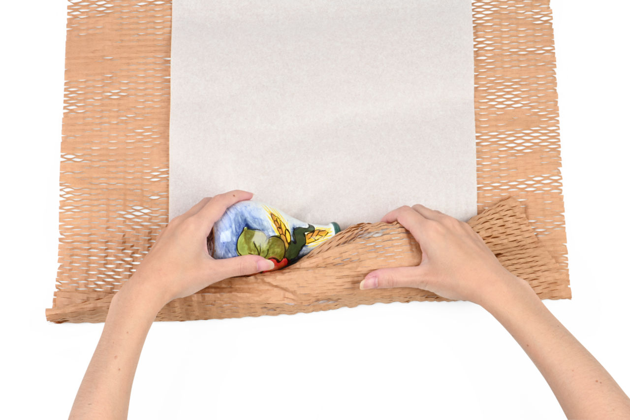 alternativ können Seiden- und Wabenpapier auch gleichzeitig eingeschlagen werden