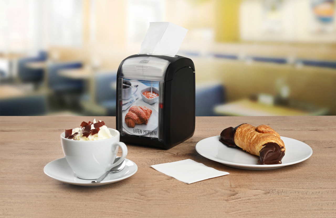 flexibel für jede Situation – dank seiner kompakten, handlichen Größe passt der Xpressnap Fit® Serviettenspender ideal auf kleine Tische oder Theken