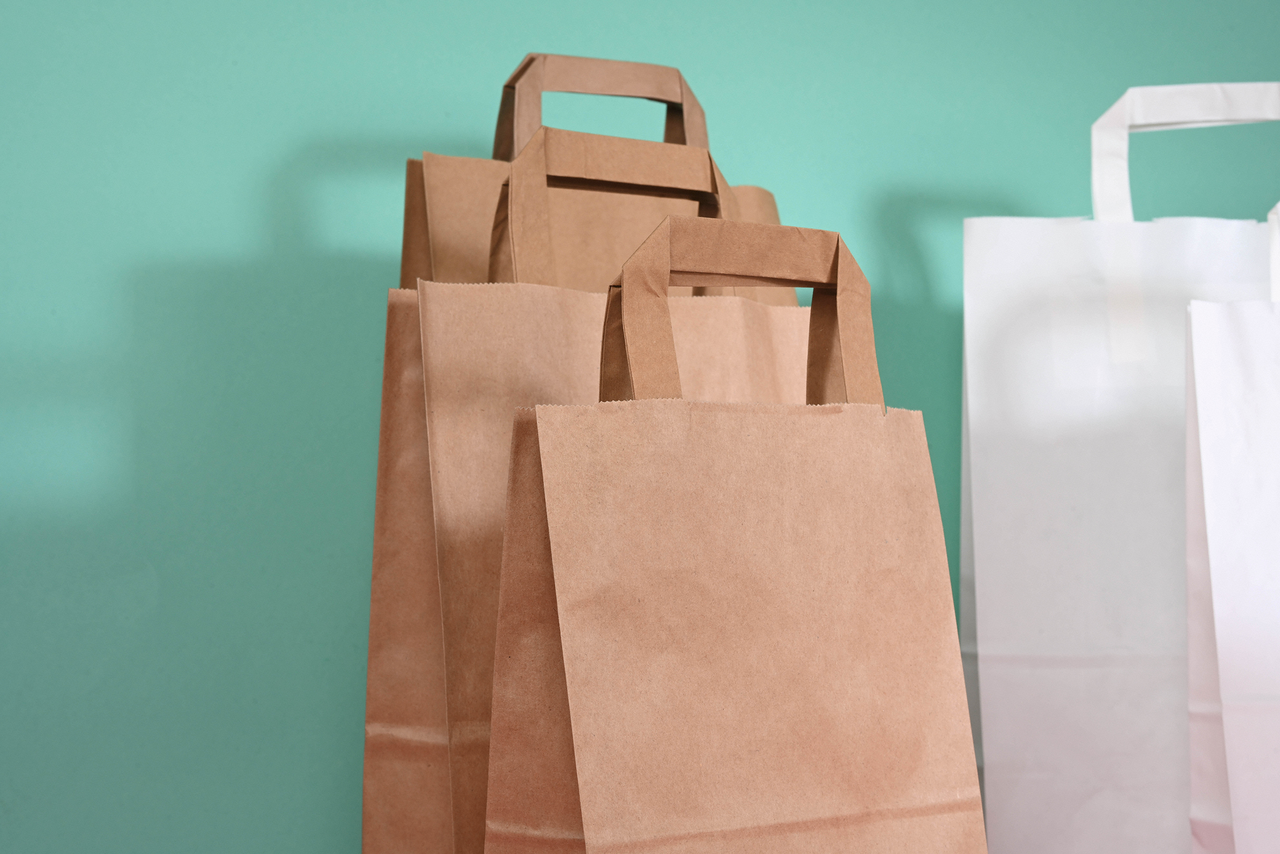 Tragetasche aus Kraftpapier