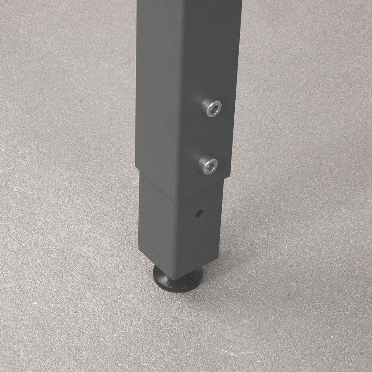 Art.-Nr. 770.001 Höhenverstellbare Füße passen sich flexibel und ergonomisch den Mitarbeitern an. 