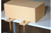 Die flexible Haltevorrichtung ermöglicht die schnelle und flexible Montage an jedem Packtisch – ganz nach Ihren Wünschen.
