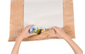 alternativ können Seiden- und Wabenpapier auch gleichzeitig eingeschlagen werden