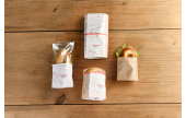 Sie haben die Wahl: Snack-Bag «FRISCH & fein», Thermo-Snack-Bag «FRISCH & fein» und Snack-Bag braun mit Pergamin-Sichtstreifen (von links nach rechts)