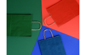 Papiertragetasche farbig mit braunen Papierkordeln