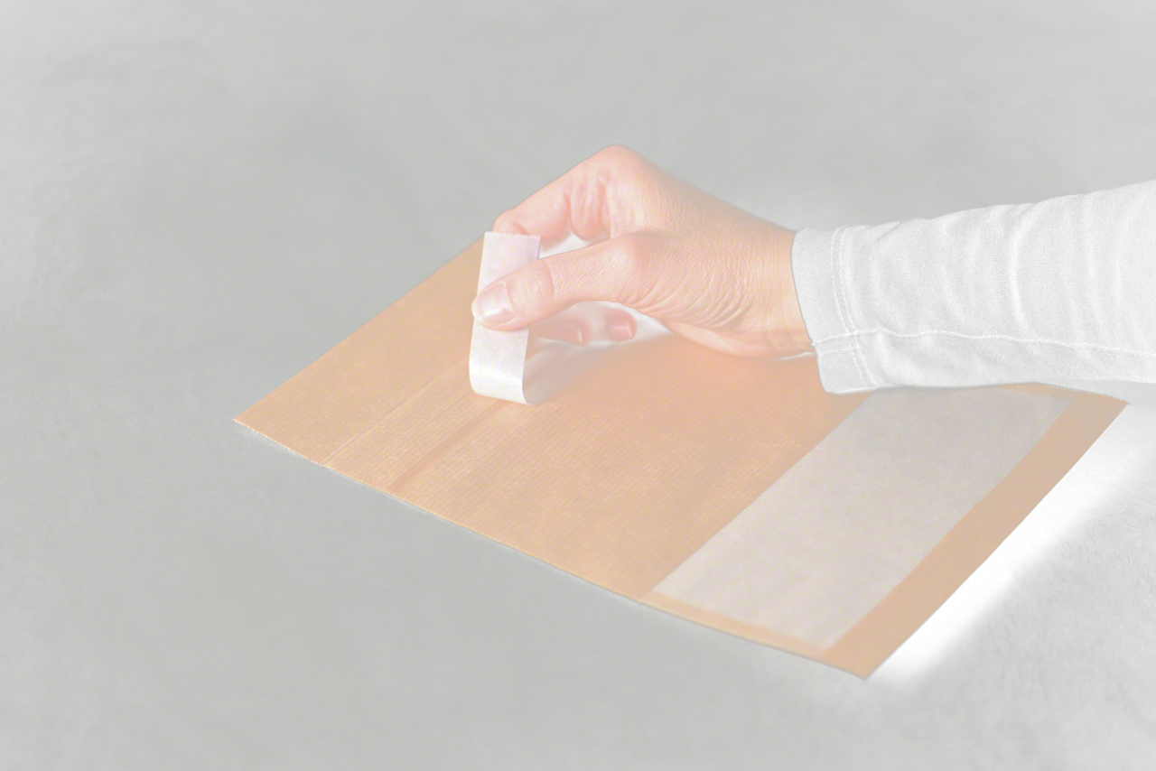 hochwertiger Klebestreifen für wiederholtes Öffnen und Schliessen – optimal für den Rückversand in der Originalverpackung