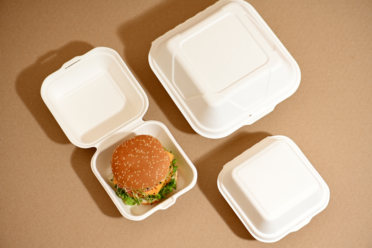 In der grossen Burger-Box aus Bagasse platzieren Sie schnell und einfach XXL-Burger inklusive Beilagen.