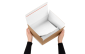 Blitzschnell aufgerichtet! Box seitlich zusammendrücken – Boden richtet sich selbstständig auf und ist fixiert.
