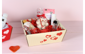 Geschenkkorb mit Herzen