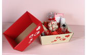 Geschenkkorb mit Herzen