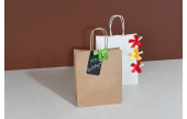 Tragetasche aus Kraftpapier mit gedrehter Kordel