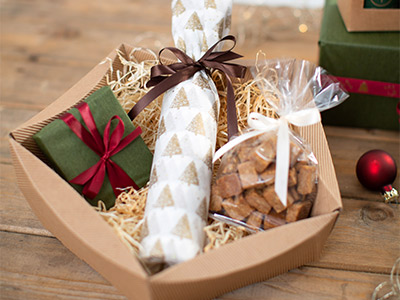 So verpacken Sie Geschenkkörbe nachhaltig Gepackter Geschenkkorb
