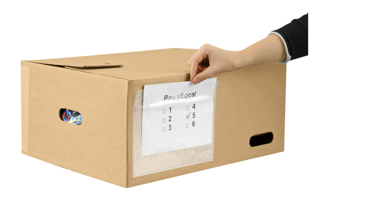 Sie erhalten zu jeder Z-Box eine A5 Selbstklebehülle gratis. Geben Sie jeder Box einfach einen Bestimmungsort oder vermerken Sie den Inhalt.
