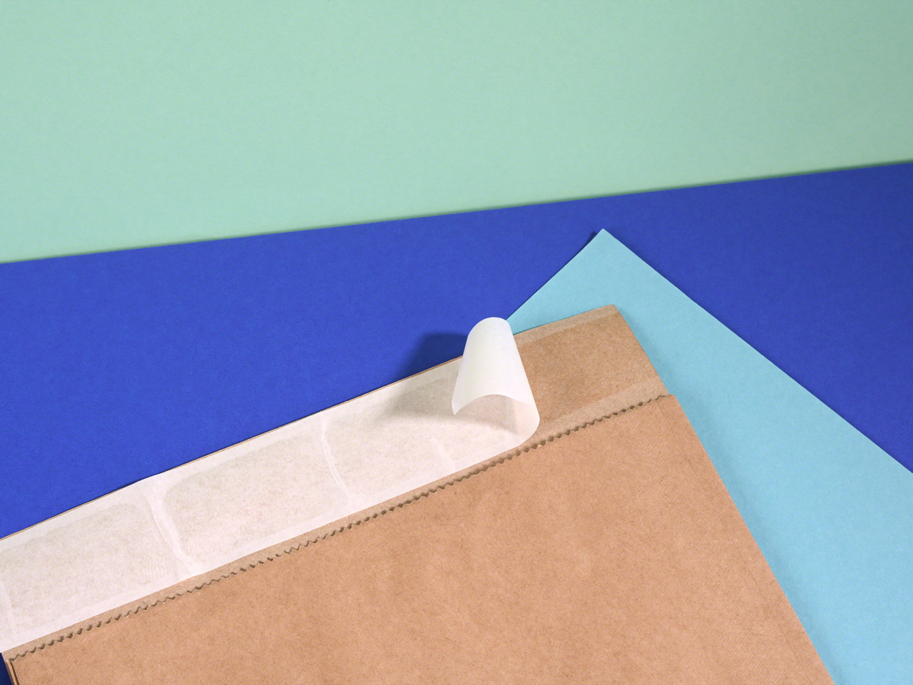 DHL-Kleinpaket Papier-Versandtasche mit Blockboden