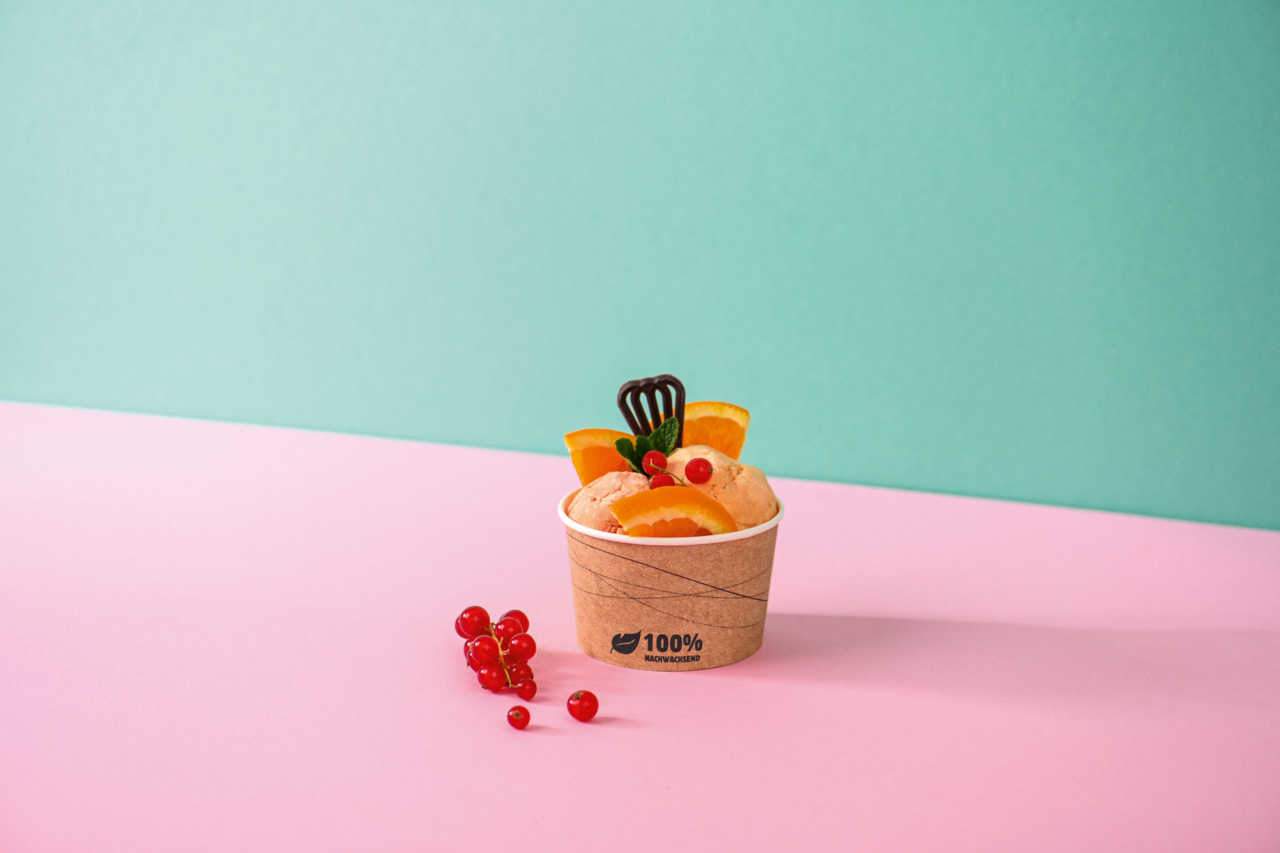 nachhaltige Verpackung für Eis mit Früchten 