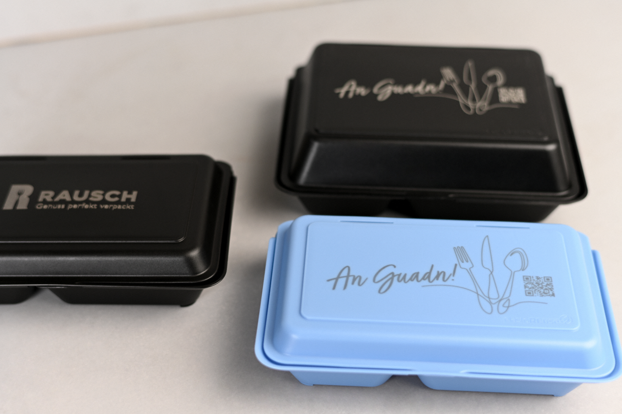 Mit einer individuellen Gravur oder Bedruckung ideal für Ihr eigenes Pfandsystem geeignet – schon ab 100 Stück möglich.
