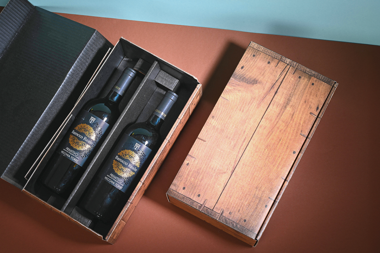 mit Füllmaterial auch als Geschenkkarton nutzbar
