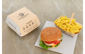 Die To-Go-Box lässt sich mit Ihrem eigenen Design/Logo individualisieren. Rufen Sie uns an, wir beraten Sie gerne.