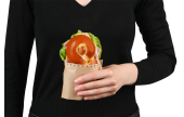 Sandwich wird direkt aus der Umhüllung gegessen.  